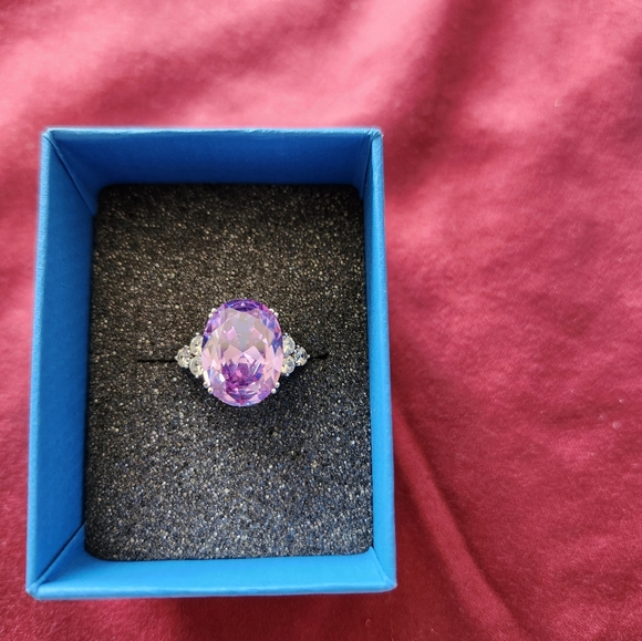 Elegant Purple Gemstone Ring - Picture 1 of 7